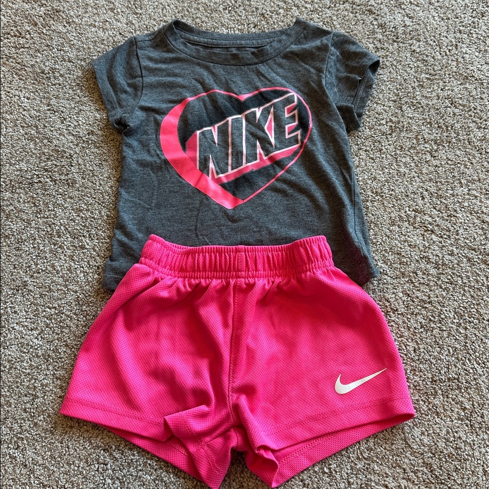 2t Nike Girls set BUNDLE! All three sets like new/gently worn - Picture 8 of 9